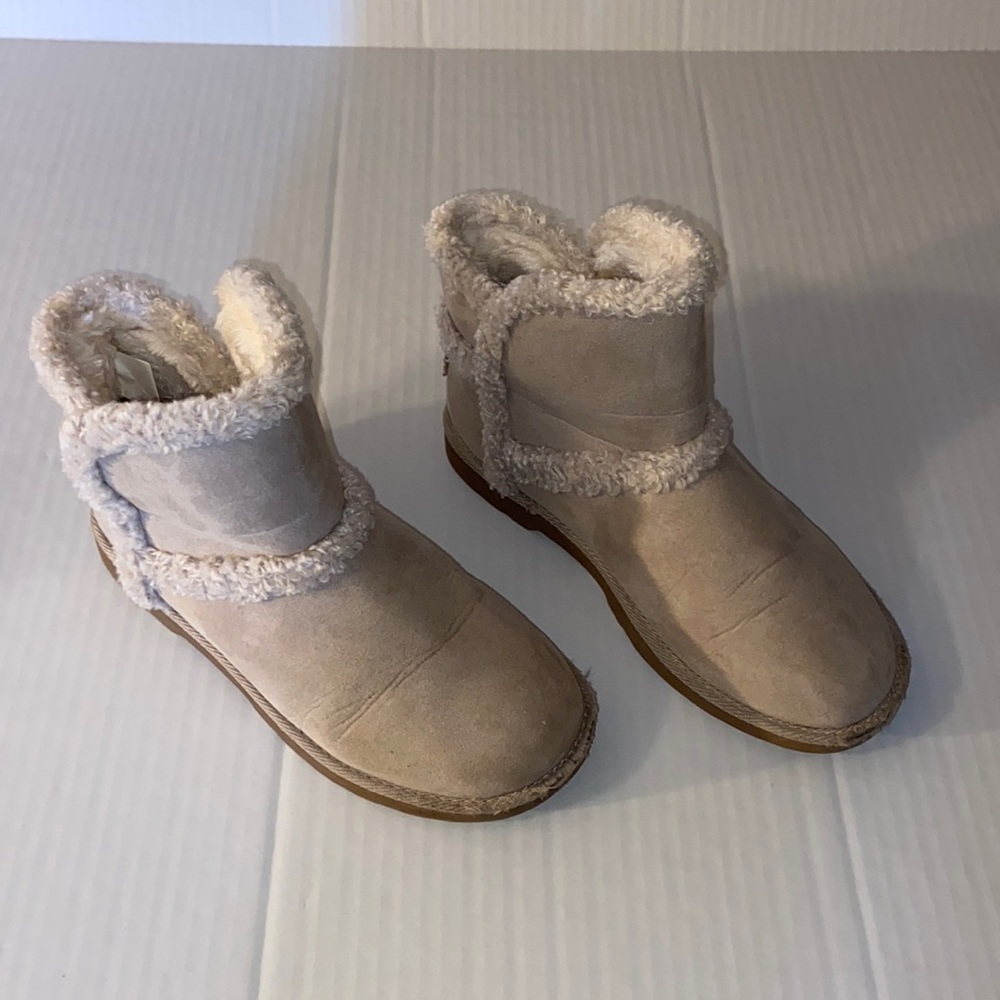 Makalu Yara Faux Fur Lined Women’s Size 7 M Lined Ankle Boots